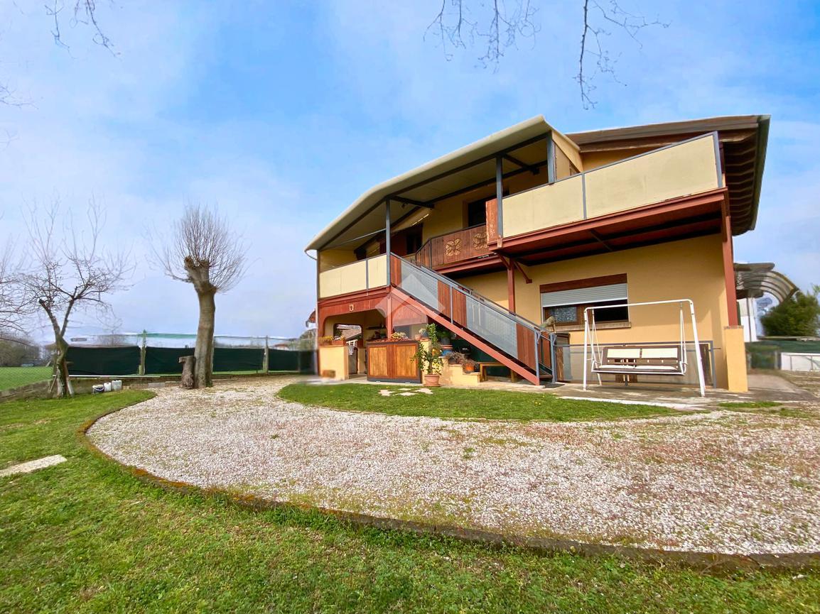 3 rooms Villa in Mussolente, Italy No. 9119