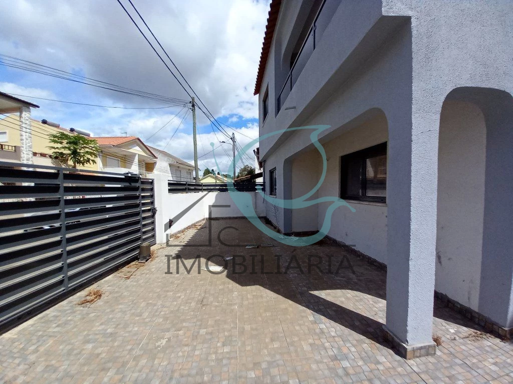 5 bedrooms House in Seixal, Portugal No. 183430