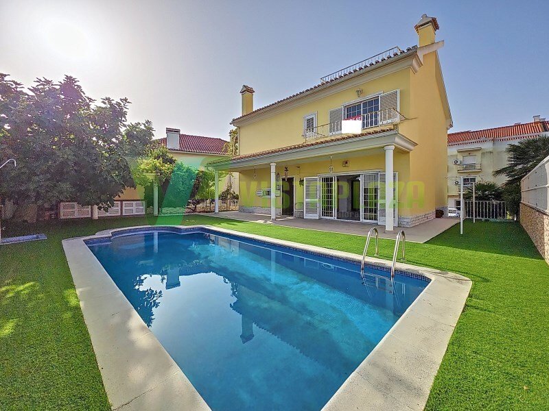 4 غرف نوم فيلا في Almada, Portugal رقم 273083