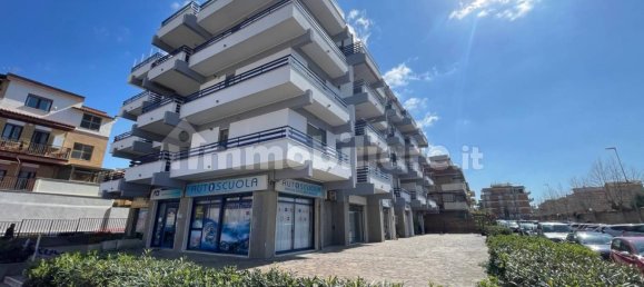 Apartamento de 2 dormitorios en Pomezia, Italy No. 69205 2