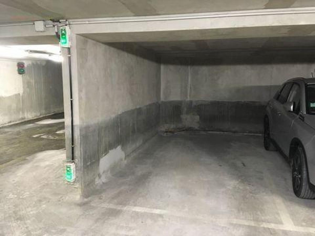 13m² Shop in Cannes, France No. 18050