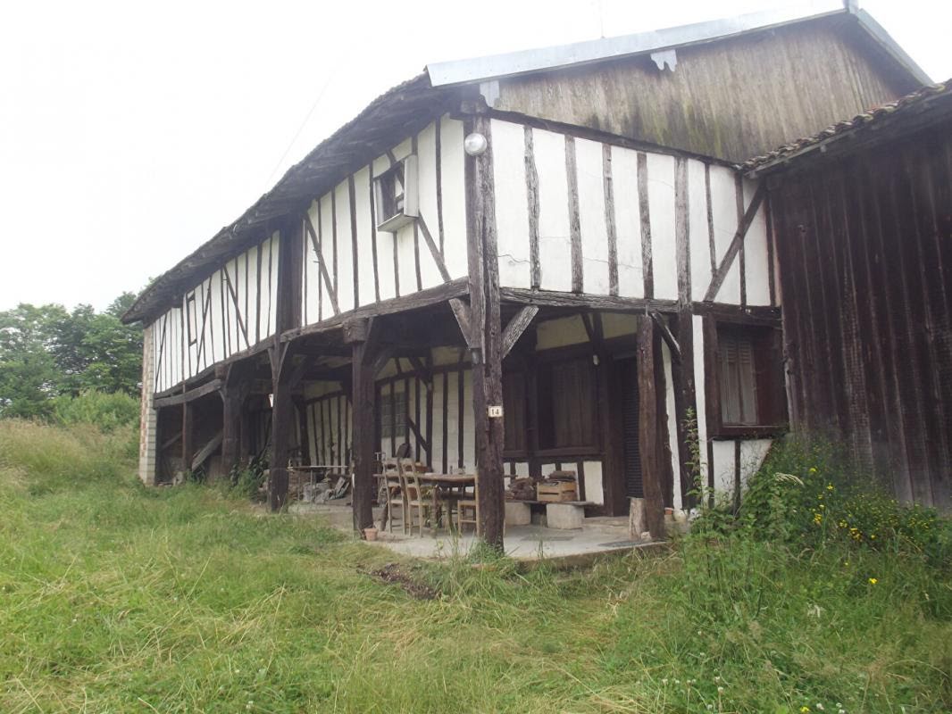 3 bedrooms House in Joncreuil, France No. 300025