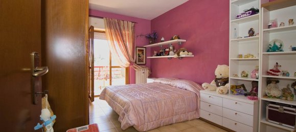 4-salle Appartement à Poggio Mirteto, Italy No. 203570 12