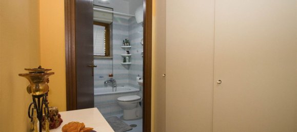 4-salle Appartement à Poggio Mirteto, Italy No. 203570 3