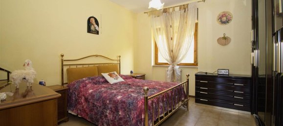 4-salle Appartement à Poggio Mirteto, Italy No. 203570 10