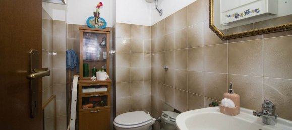 4-salle Appartement à Poggio Mirteto, Italy No. 203570 9