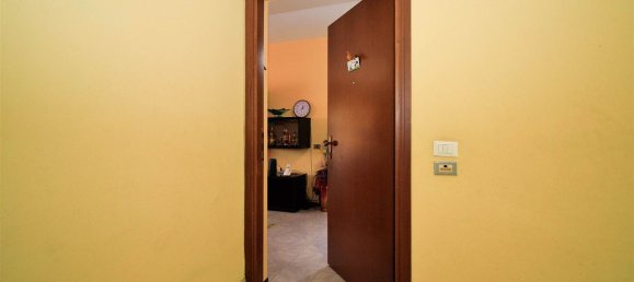 4-salle Appartement à Poggio Mirteto, Italy No. 203570 19