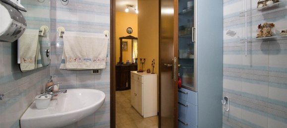 4-salle Appartement à Poggio Mirteto, Italy No. 203570 8