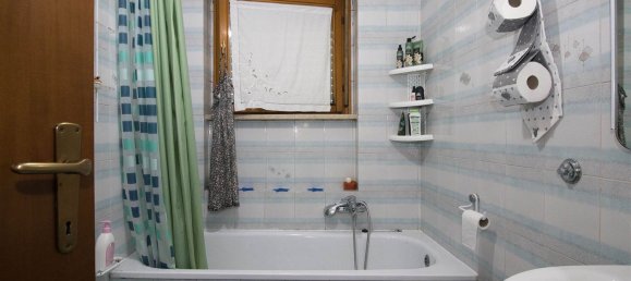 4-salle Appartement à Poggio Mirteto, Italy No. 203570 11