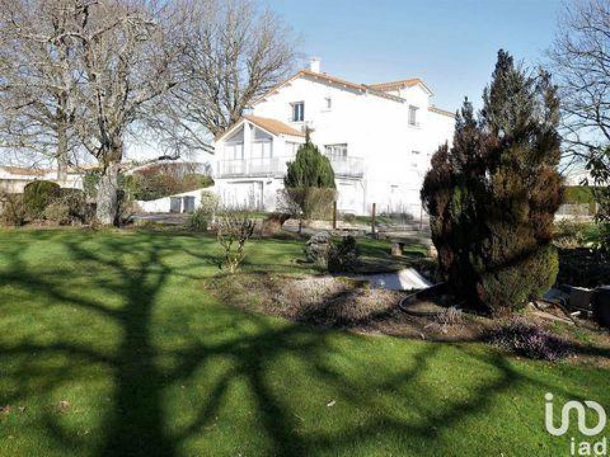 5 bedrooms House in Parthenay, France No. 29109