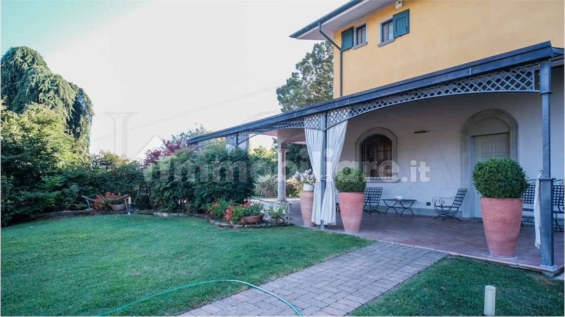 5 bedrooms Villa in Maclodio, Italy No. 337520