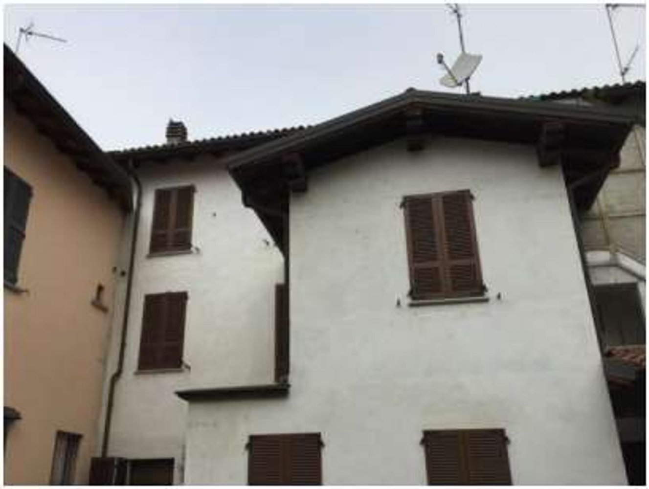 8-Zimmer Haus in Sannazzaro de' Burgondi, Italy, Nr. 193994