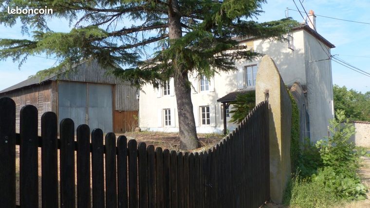 Casa T4 em Saint-Loup-Lamaire, France N.º 300739