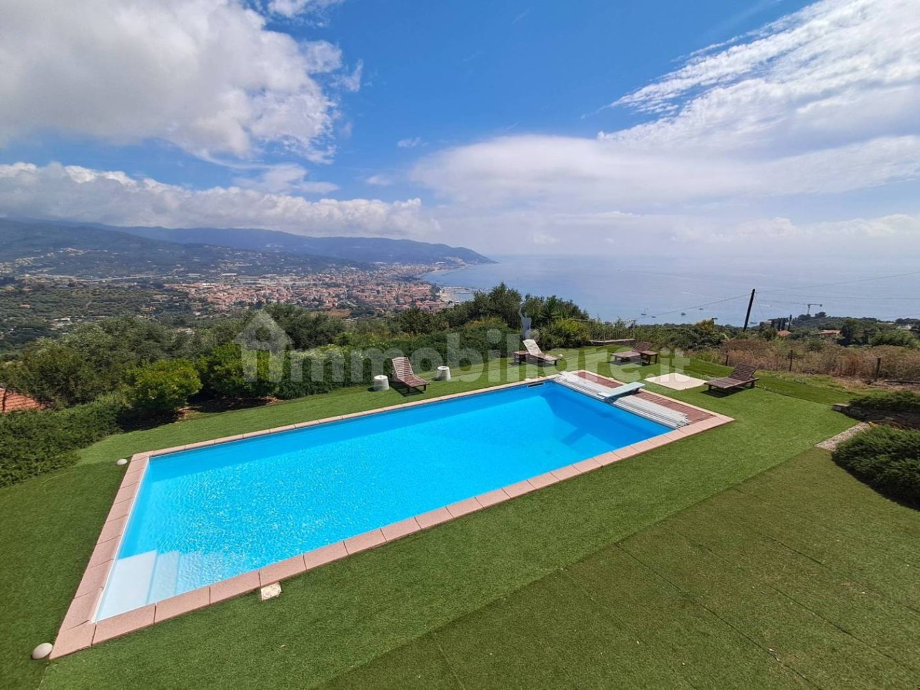 Вилла с 4 спальнями в Диано Марина, Италия № 110587