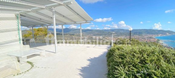 Вилла с 4 спальнями в Диано Марина, Италия № 110587 12