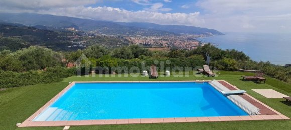 Вилла с 4 спальнями в Диано Марина, Италия № 110587 2