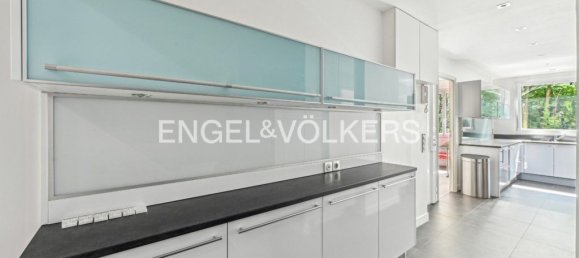 3 bedrooms Apartment in Paris, France No. 171975 3