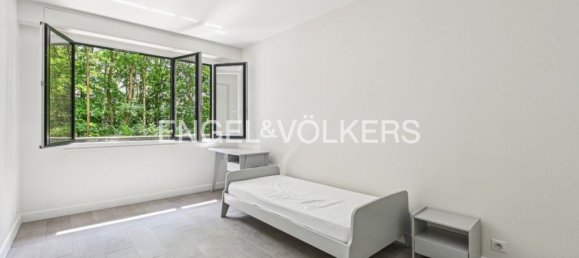 3 bedrooms Apartment in Paris, France No. 171975 7