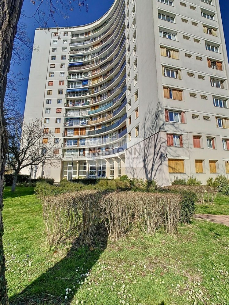 2 bedrooms Apartment in Eaubonne, France No. 139309