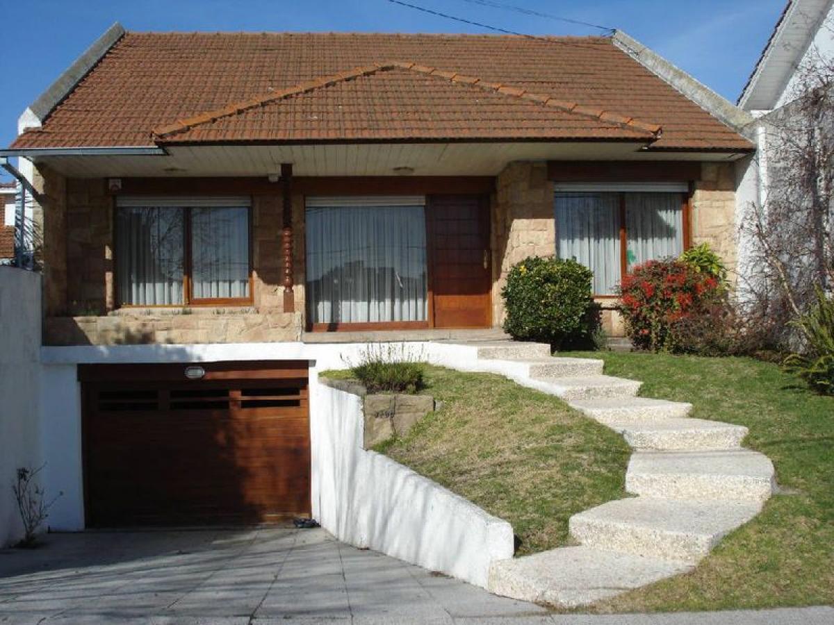 3 bedrooms House in Mar del Plata, Argentina No. 81946