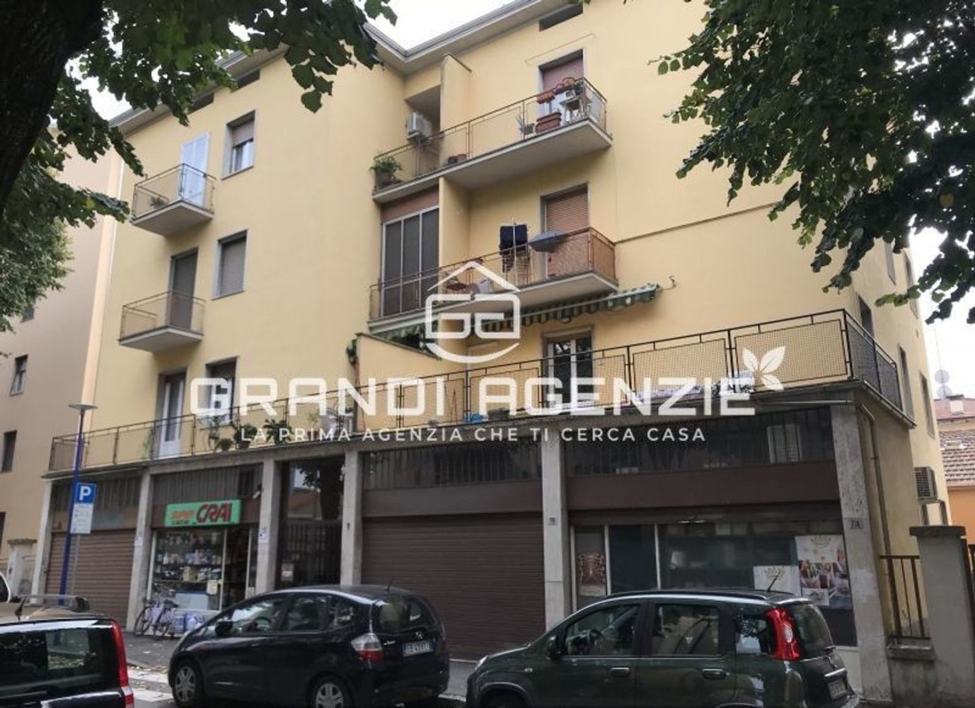 3 bedrooms Apartment in Parma, Italy No. 380383