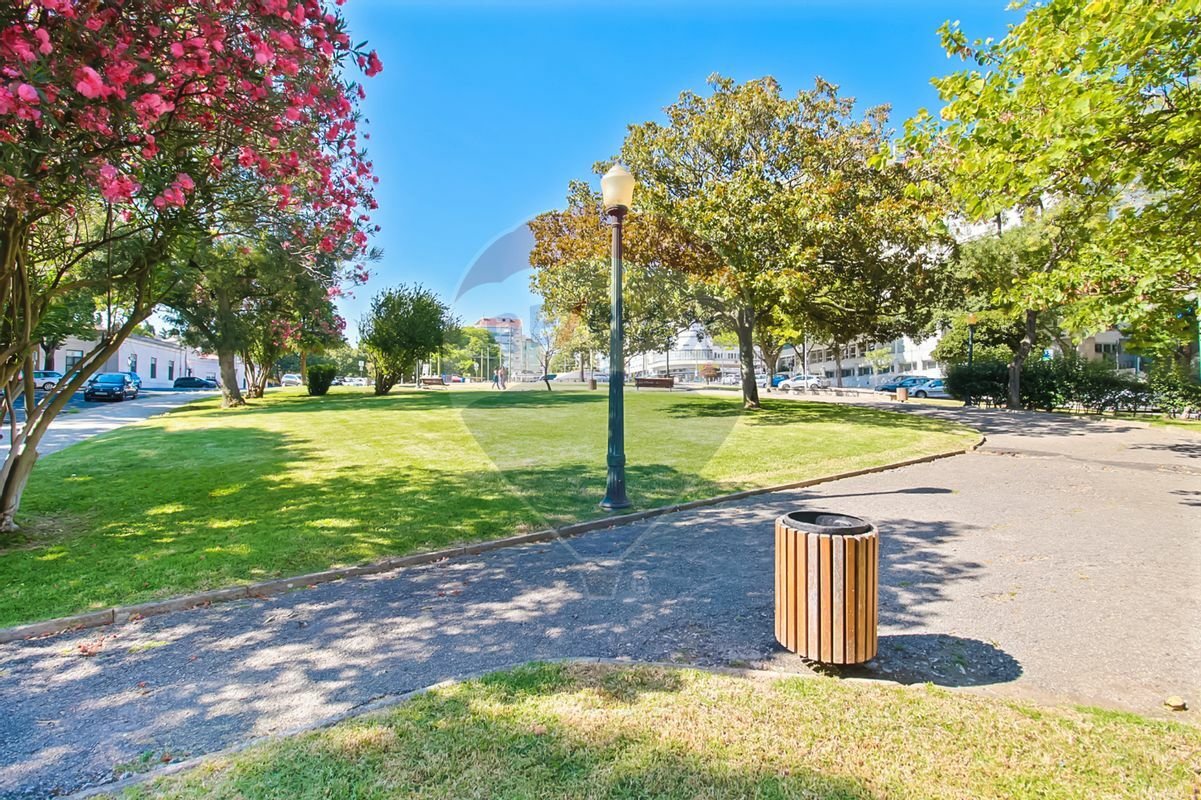 2 bedrooms Apartment in Lisbon, Portugal No. 52333