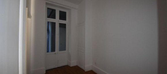 2 bedrooms Apartment in Nevers, France No. 359703 5
