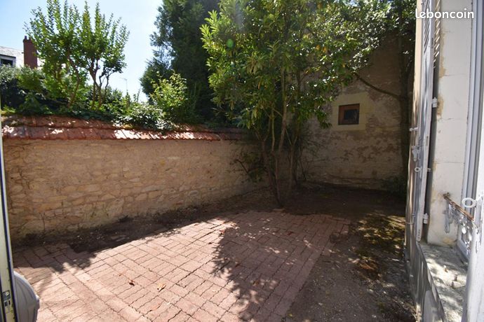 2 bedrooms Apartment in Nevers, France No. 359703