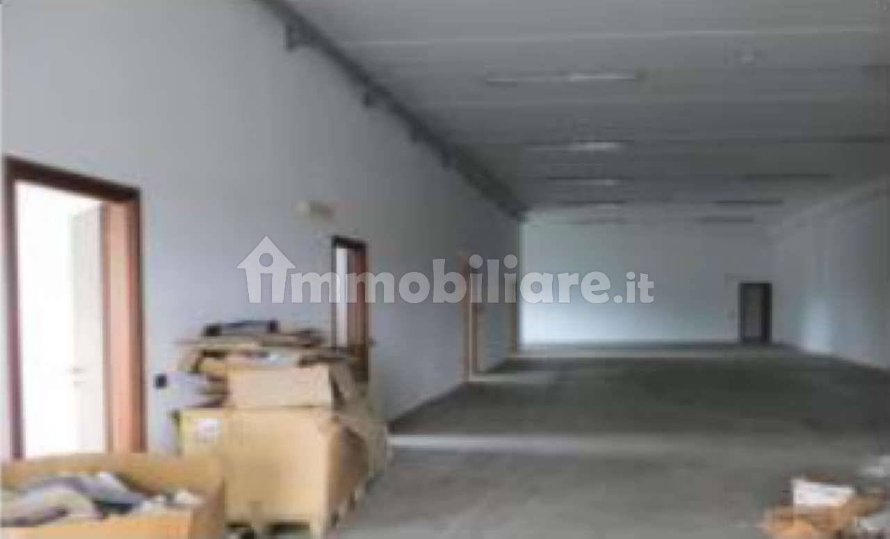 Коммерческая недвижимость 417м² в Сесту, Италия № 304842