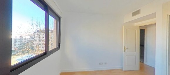 3 bedrooms Apartment in Madrid, Spain No. 137392 3