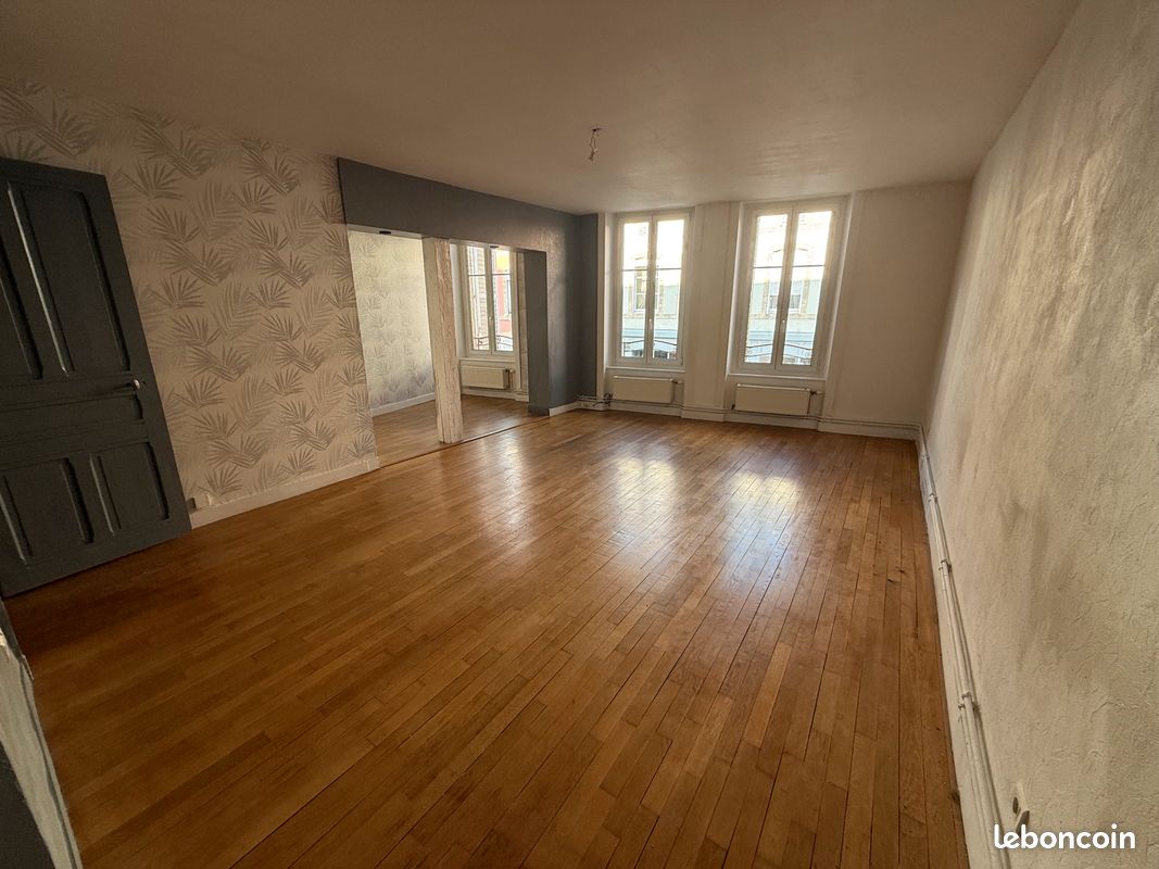 Apartamento de 3 dormitorios en Remiremont, France No. 322738
