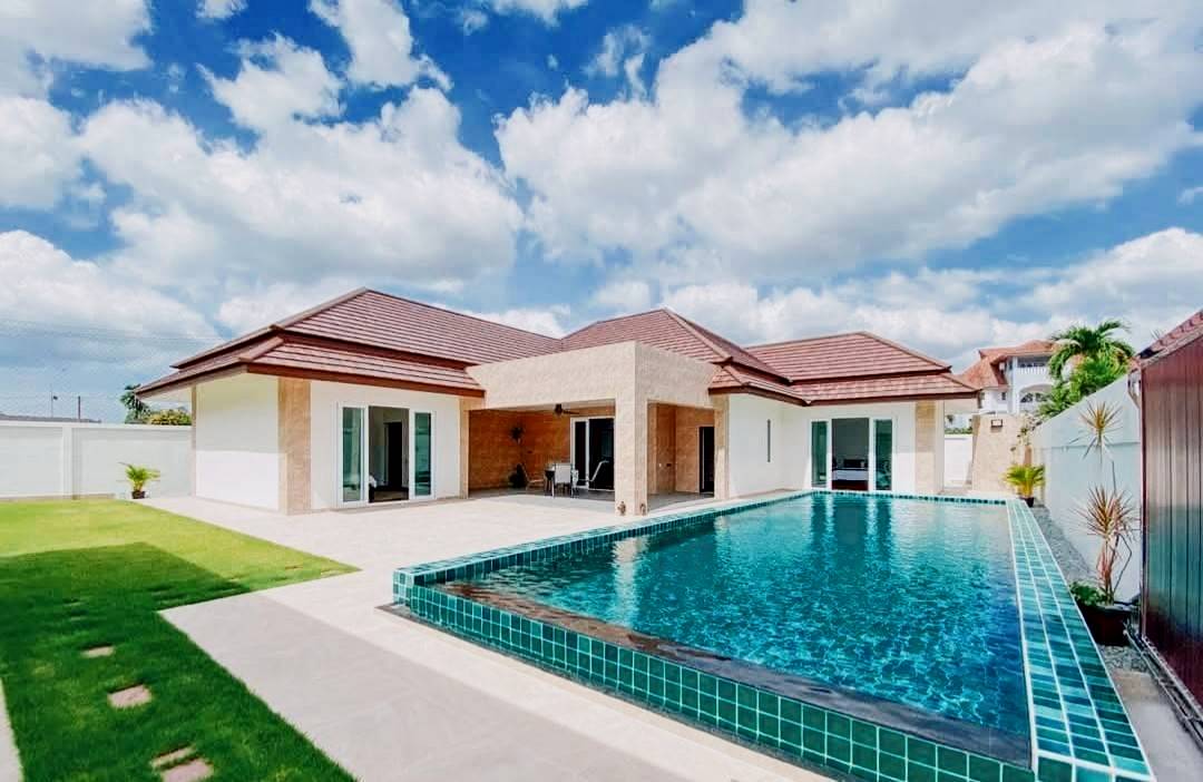 3 bedrooms House in Bang Lamung, Thailand No. 26917