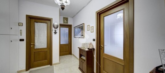 4 bedrooms Apartment in Turin, Italy No. 339593 10