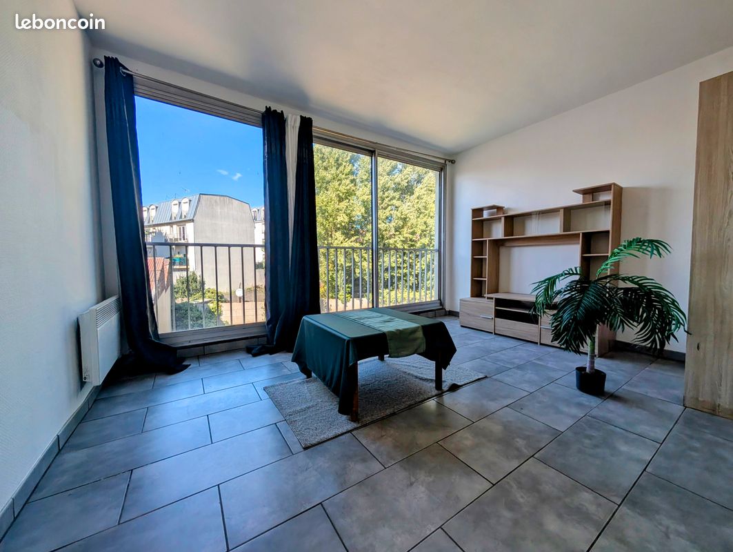 Studio in Goussainville, France, Nr. 328151