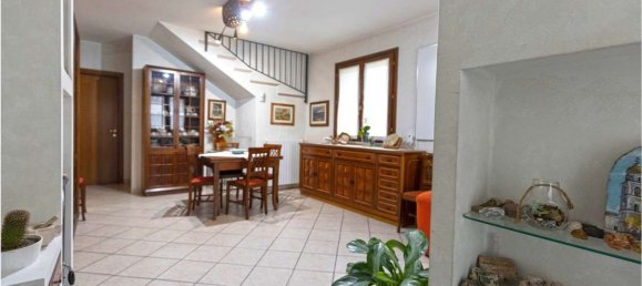 6 rooms House in Porto Mantovano, Italy No. 4040 2