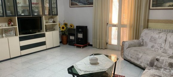 9 rooms House in Casagiove, Italy No. 7567 10