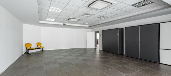 423m² Office in Trezzano sul Naviglio, Italy No. 13202 12