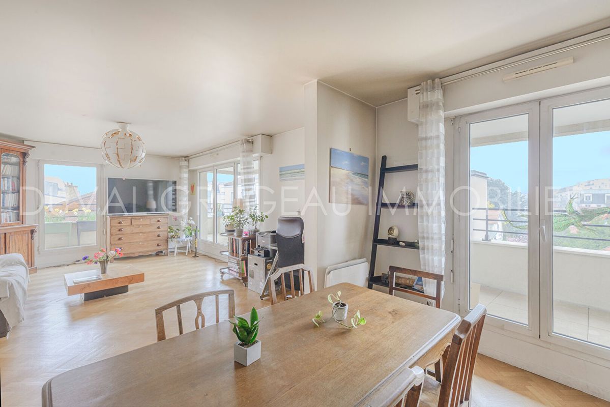 Apartamento de 3 dormitorios en La Garenne-Colombes, France No. 132782