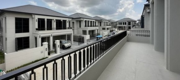 4 bedrooms Villa in Pattaya, Thailand No. 5828 4