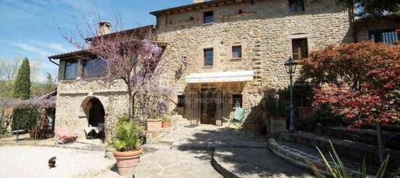 4 bedrooms Villa in Passignano sul Trasimeno, Italy No. 484 3