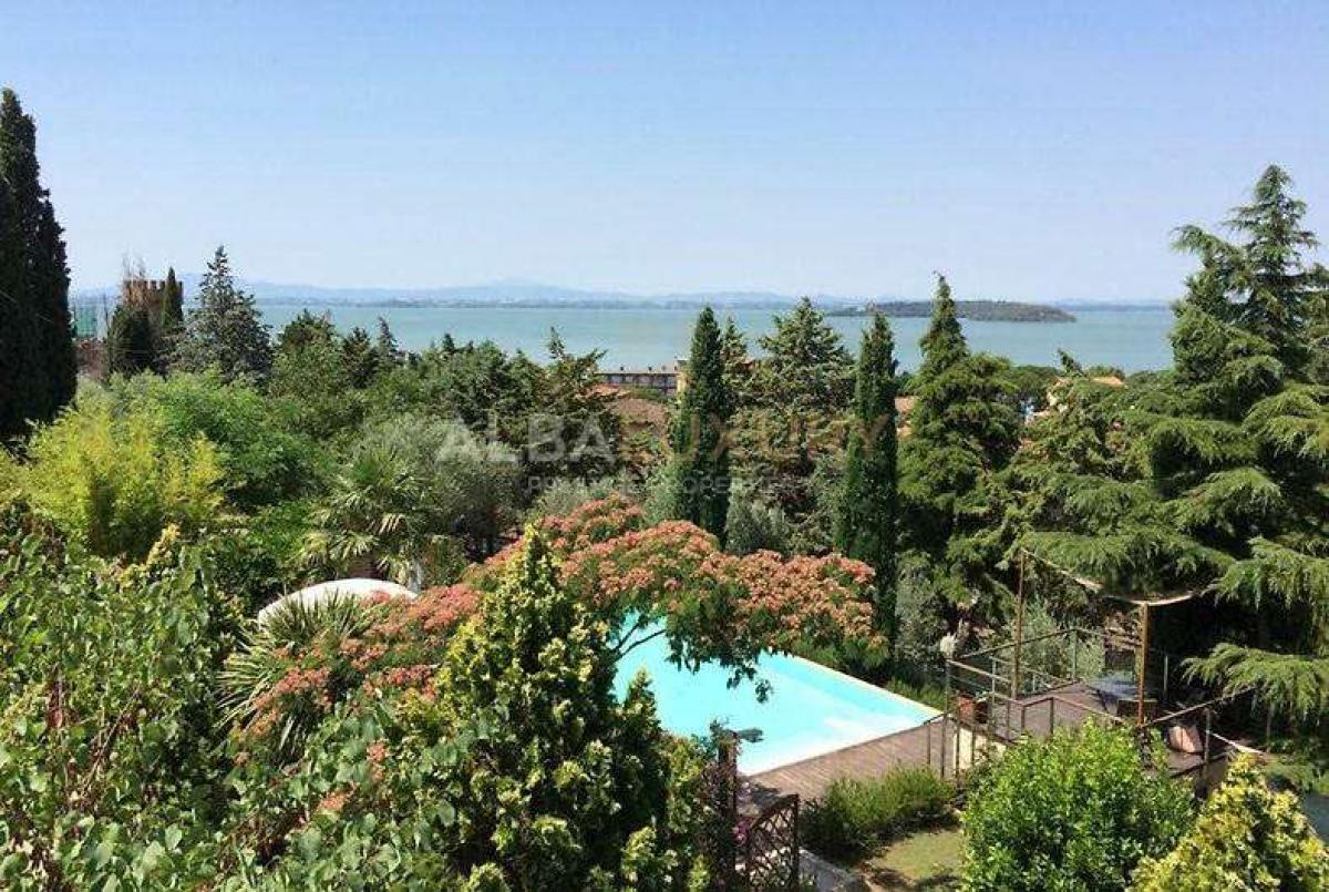 4 bedrooms Villa in Passignano sul Trasimeno, Italy No. 484