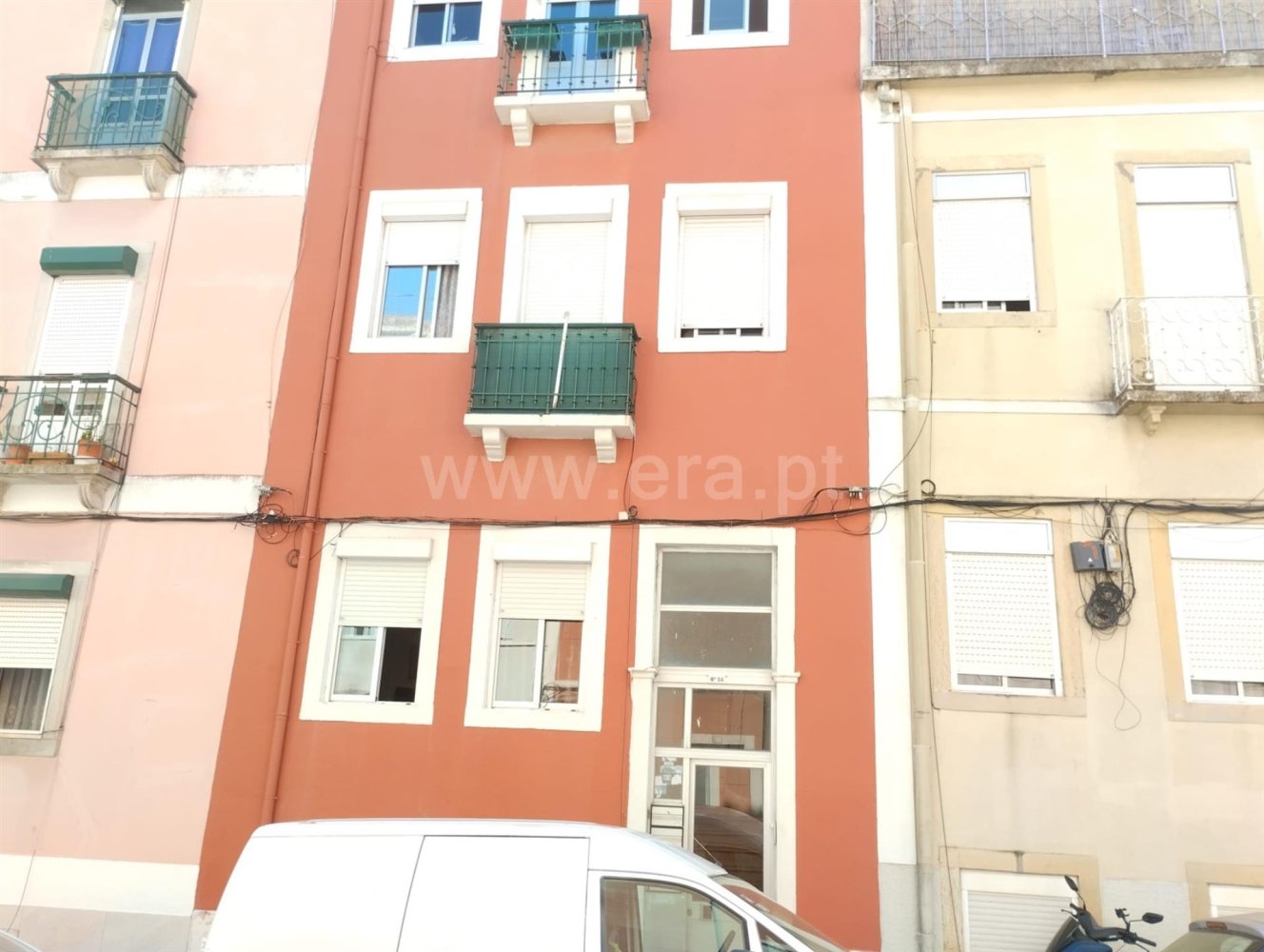 240m² Building in Lisbon, Portugal No. 190704