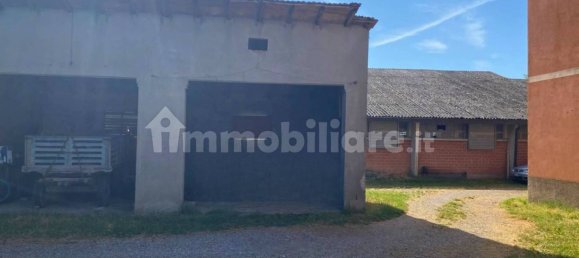 Lagerhaus in Campegine, Italy 1633m², Nr. 259943 3