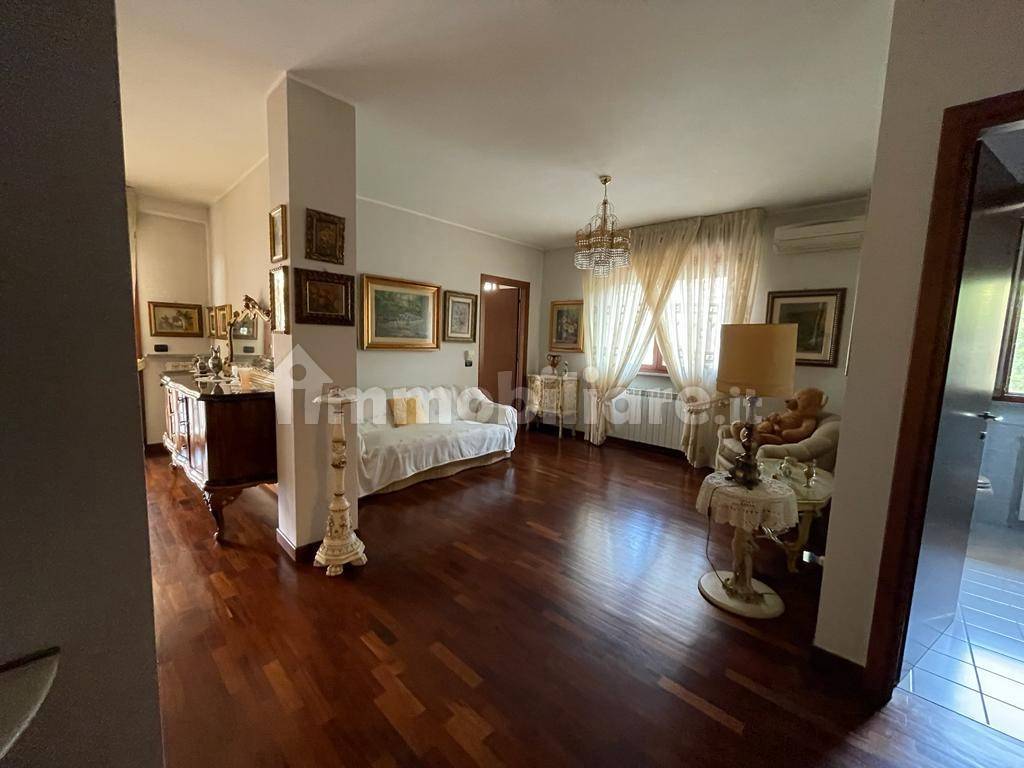 3 bedrooms Apartment in Vigevano, Italy No. 11868