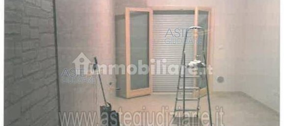 4-salle Appartement à Roseto degli Abruzzi, Italy No. 98293 11