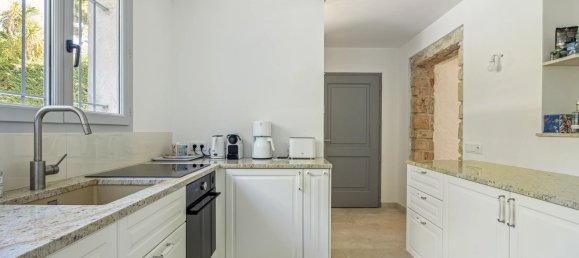 3 bedrooms Villa in Antibes, France No. 1948 4