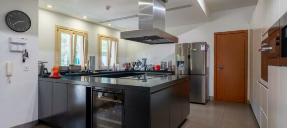 6 bedrooms Villa in Cascais, Portugal No. 171541 9