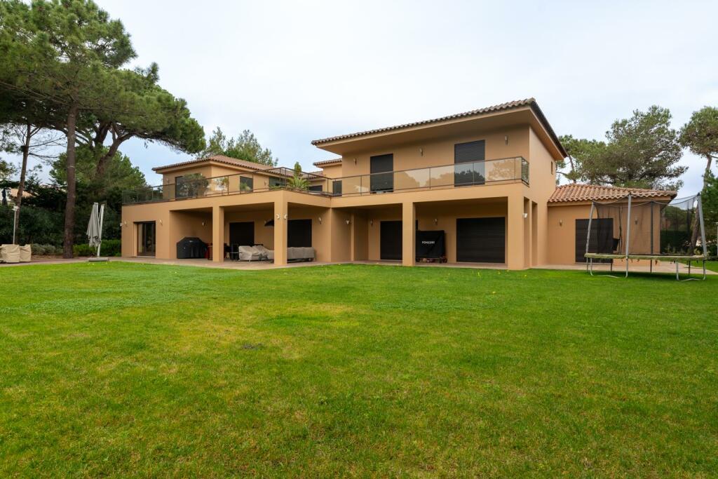 6 bedrooms Villa in Cascais, Portugal No. 171541