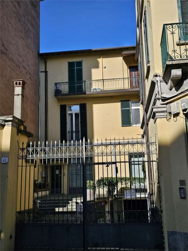 3 rooms Apartment in Como, Italy No. 333703