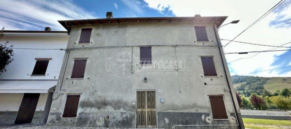 4 rooms House in Prignano sulla Secchia, Italy No. 80183 24